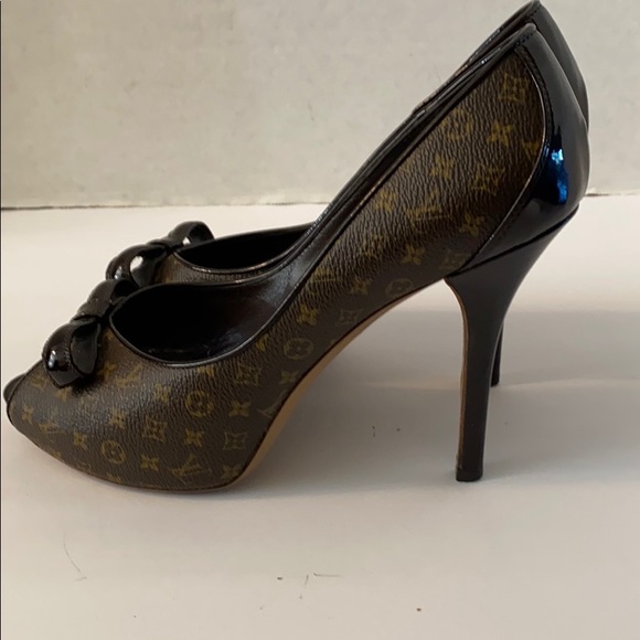 Louis Vuitton - Picture 3 of 9